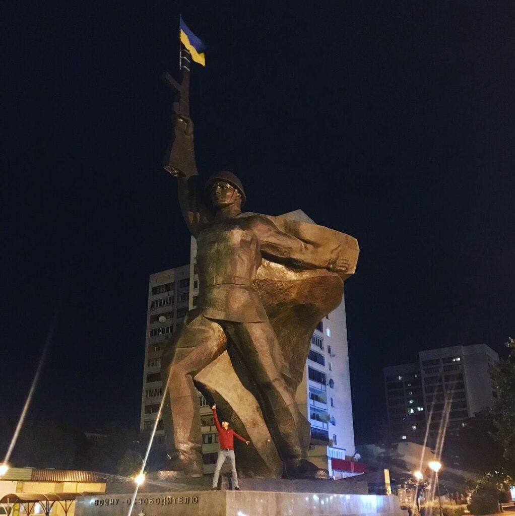 Mickey standing below the monument to the Soldier-Liberator in Kharkhiv, Ukraine.